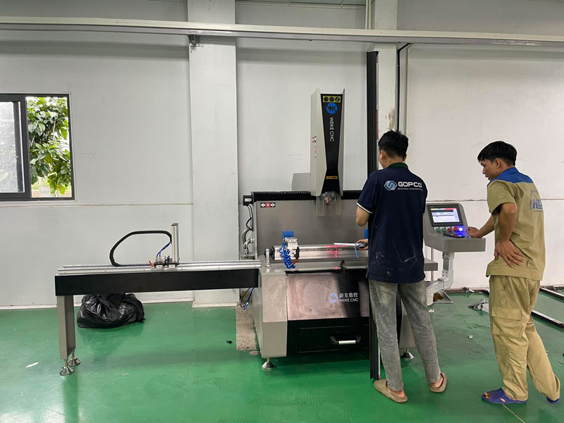 dan-may-lam-cua-nhom-cnc-tai-hcc-window-02