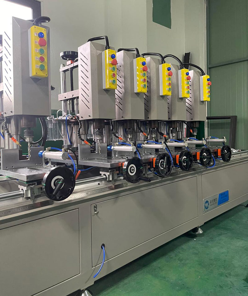 dan-may-lam-cua-nhom-cnc-tai-hcc-window-03