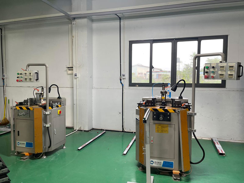 dan-may-lam-cua-nhom-cnc-tai-hcc-window-07