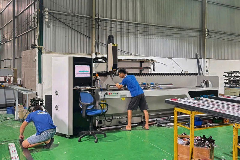 tiep-tuc-dong-hanh-cung-hc-window-ha-noi-may-phay-cnc-6-dai-dao-weike-01