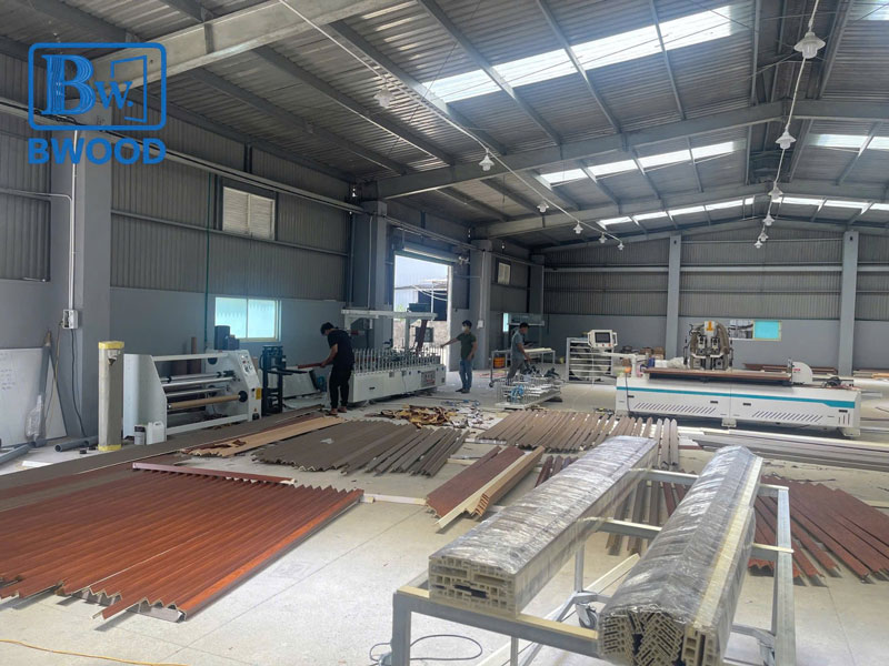 may-lam-cua-composite-tai-quang-ngai-01
